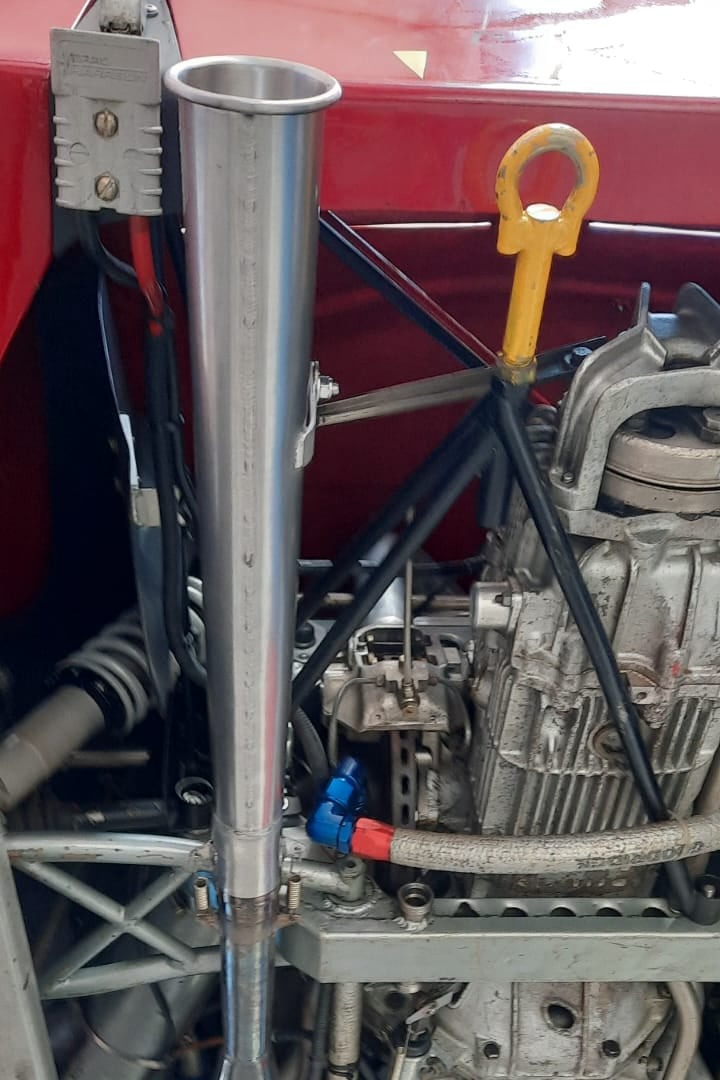 Vista dello scarico dell'Alfa Romeo Tipo 33/2 Daytona. Scarico realizzato da Giordano Competition di Giordano Marco. Competition Exhaust System.