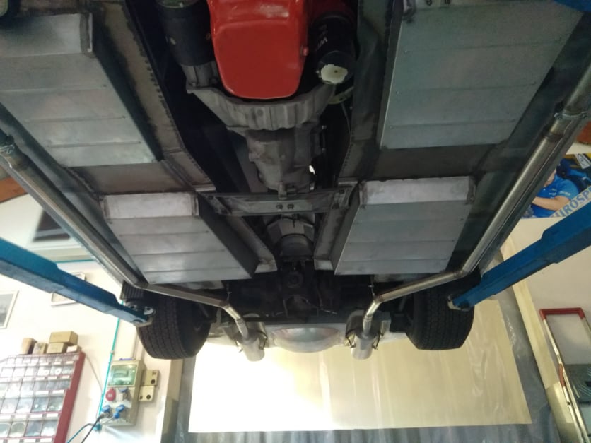 Vista dello scarico della Bizzarrini 5300 GT. Scarico realizzato da Giordano Competition di Giordano Marco. Competition Exhaust System.