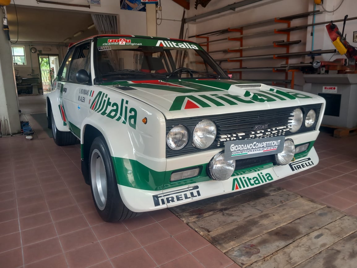 Vista frontale della Fiat 131 Abarth Rally. Scarico realizzato da Giordano Competition di Giordano Marco. Competition Exhaust System.