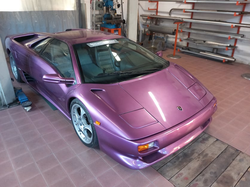 Vista frontale della Lamborghini Diablo VT. Scarico realizzato da Giordano Competition di Giordano Marco. Competition Exhaust System.