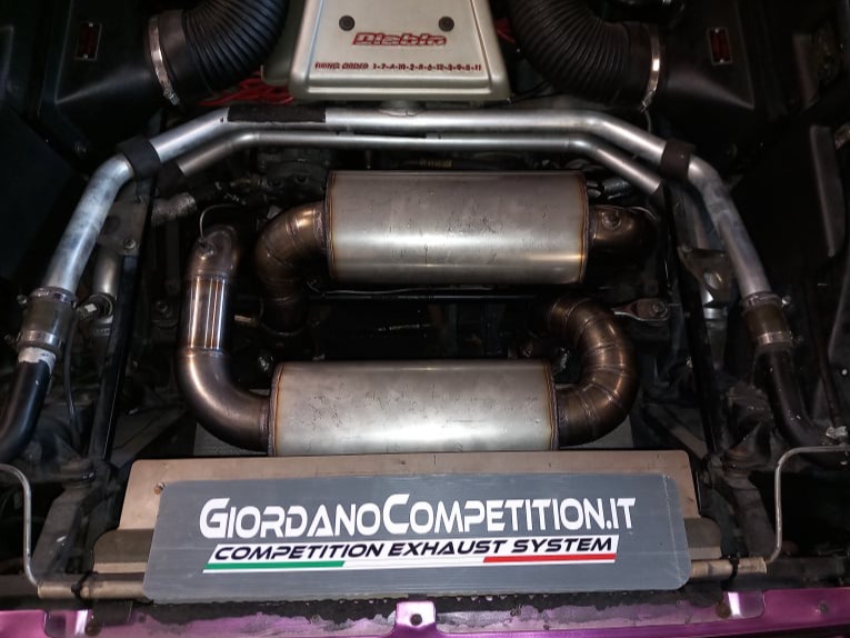 Vista dello scarico della Lamborghini Diablo VT. Scarico realizzato da Giordano Competition di Giordano Marco. Competition Exhaust System.
