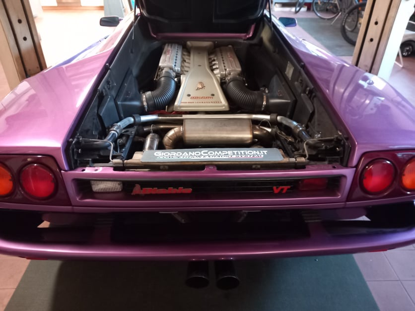 Vista dello scarico della Lamborghini Diablo VT. Scarico realizzato da Giordano Competition di Giordano Marco. Competition Exhaust System.