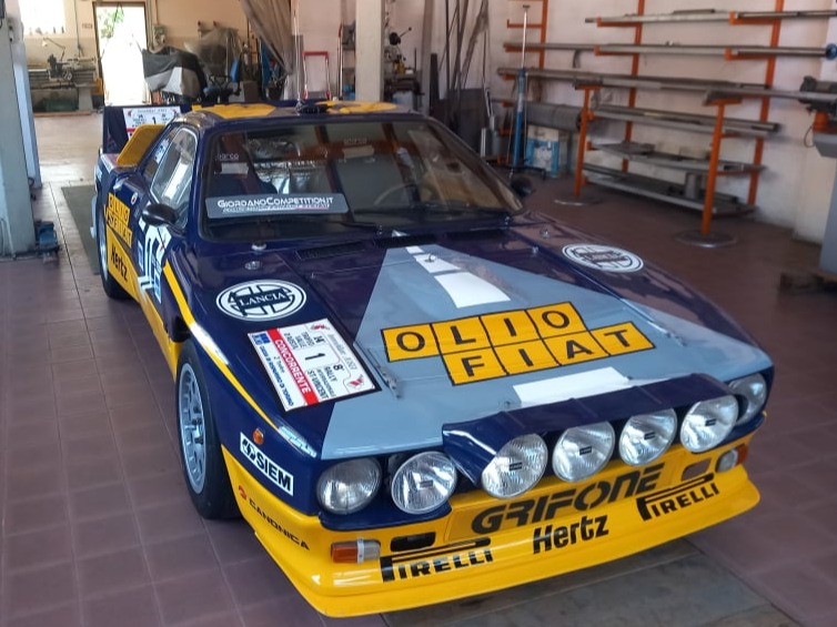 Vista frontale della Lancia Delta 037. Scarico e collettore realizzato da Giordano Competition di Giordano Marco. Competition Exhaust System.