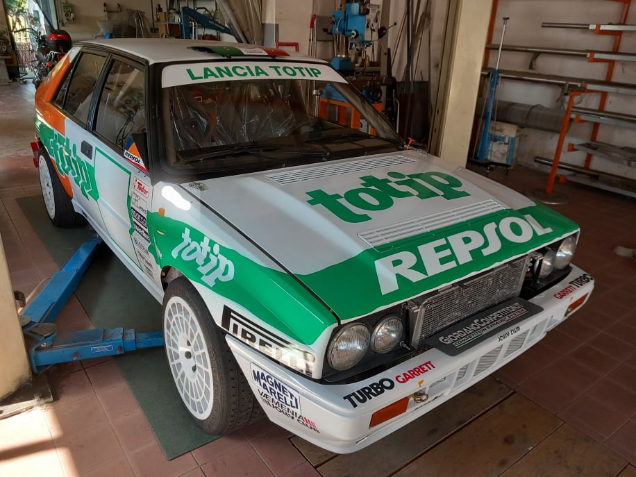 Vista frontale della Lancia Delta GR A. Scarico realizzato da Giordano Competition di Giordano Marco. Competition Exhaust System.