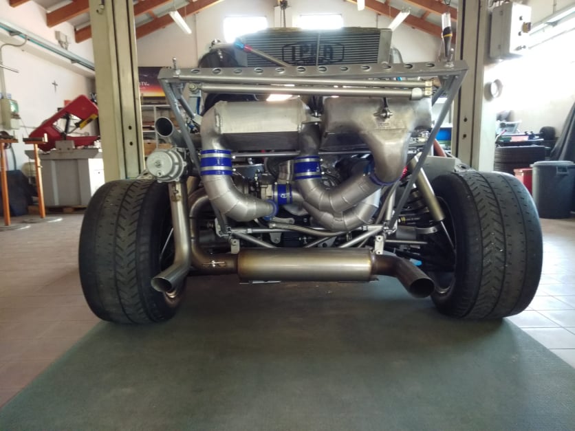 Vista frontale della Lancia Delta S4. Scarico e tubi intercooler realizzati da Giordano Competition di Giordano Marco. Competition Exhaust System.