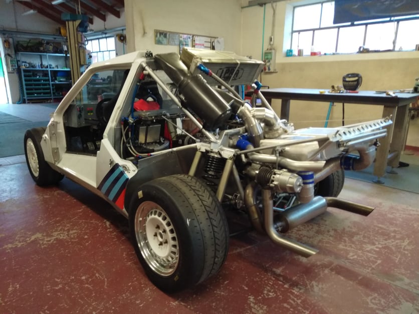 Vista posteriore della Lancia Delta S4. Scarico e tubi intercooler realizzati da Giordano Competition di Giordano Marco. Competition Exhaust System.