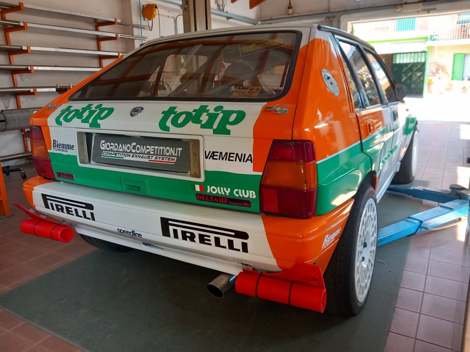Vista posteriore della Lancia Delta GR A. Scarico realizzato da Giordano Competition di Giordano Marco. Competition Exhaust System.