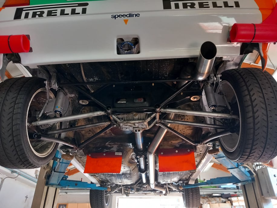 Vista dello scarico della Lancia Delta GR A. Scarico realizzato da Giordano Competition di Giordano Marco. Competition Exhaust System.