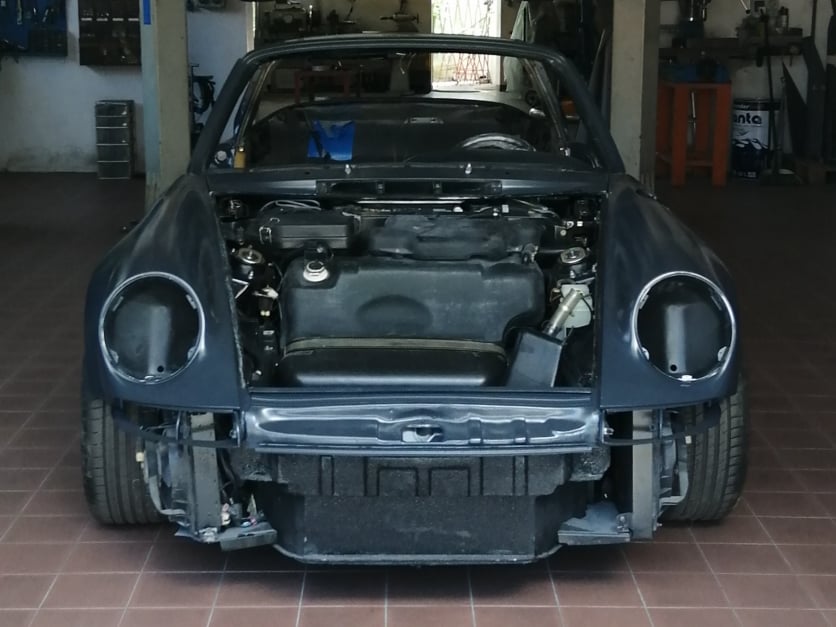 Vista frontale della Porsche 964 Stinger. Scarico realizzato da Giordano Competition di Giordano Marco. Competition Exhaust System.