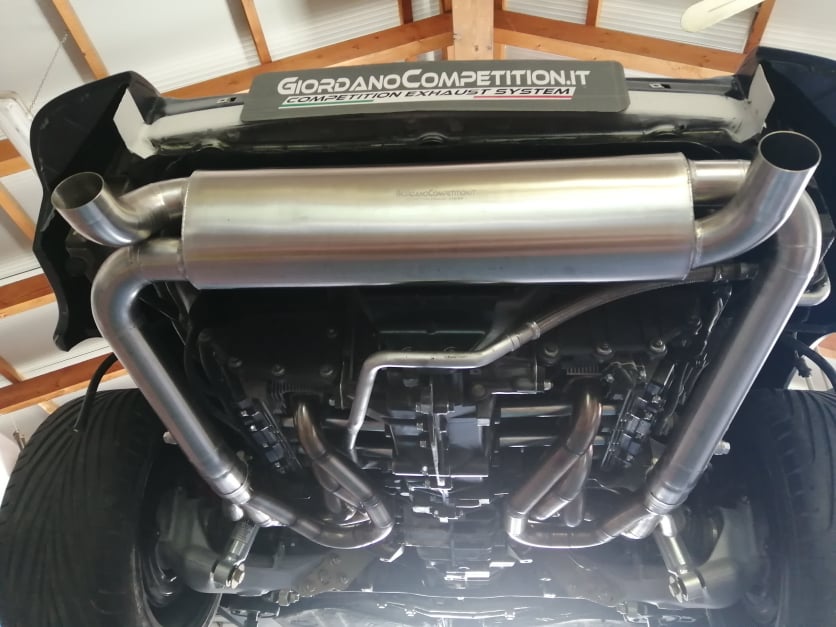 Vista dello scarico della Porsche 964 Stinger. Scarico realizzato da Giordano Competition di Giordano Marco. Competition Exhaust System.