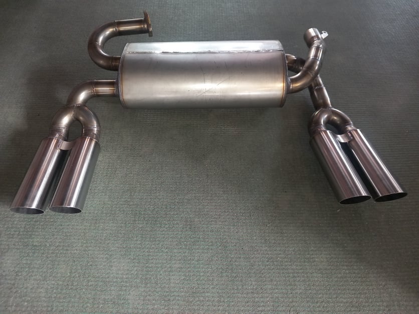 Scarico della Ferrari Dino GT. Scarico realizzato da Giordano Competition di Giordano Marco. Competition Exhaust System.